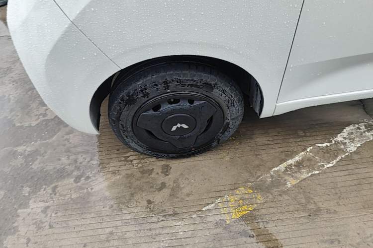 Used Wuling Hongguang MINIEV 2024 3rd Generation 215km Youth Edition Left Front Wheel Hub