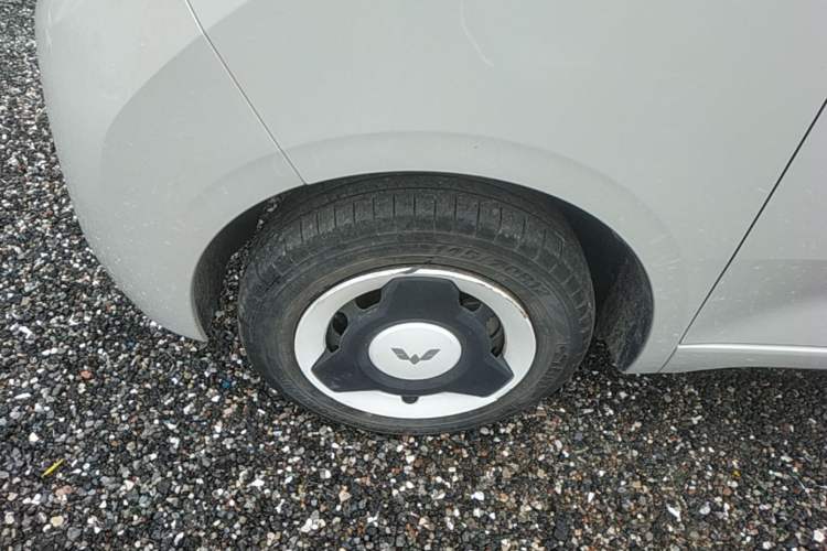 Used Wuling Hongguang MINIEV 2024 3rd Generation 215km Youth Edition Left Front Wheel Hub