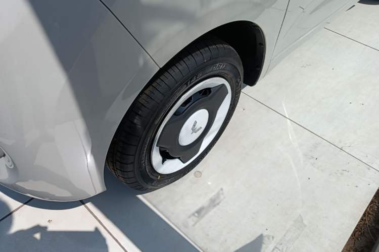 Used Wuling Hongguang MINIEV 2024 3rd Generation 215km Youth Edition Left Front Wheel Hub