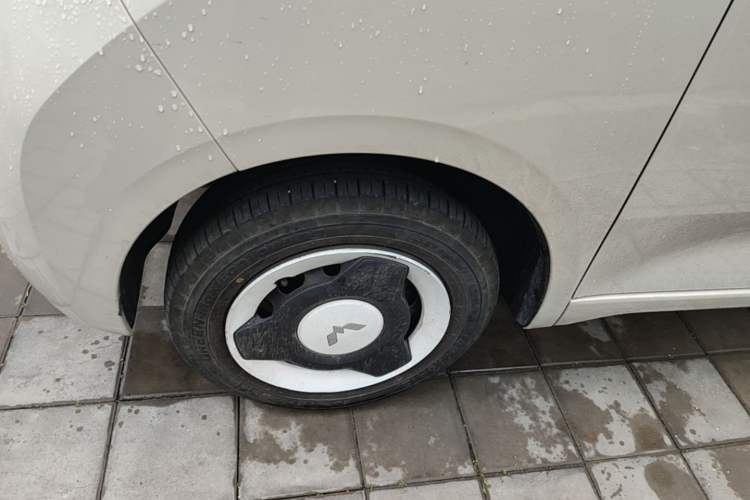 Used Wuling Hongguang MINIEV 2024 3rd Generation 215km Youth Edition Left Front Wheel Hub