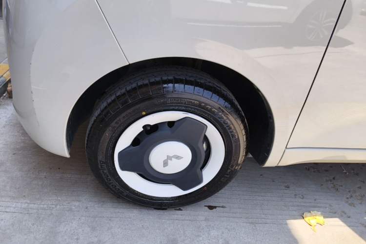 Used Wuling Hongguang MINIEV 2024 3rd Generation 215km Youth Edition Left Front Wheel Hub