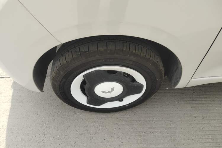 Used Wuling Hongguang MINIEV 2024 3rd Generation 215km Youth Edition Left Front Wheel Hub