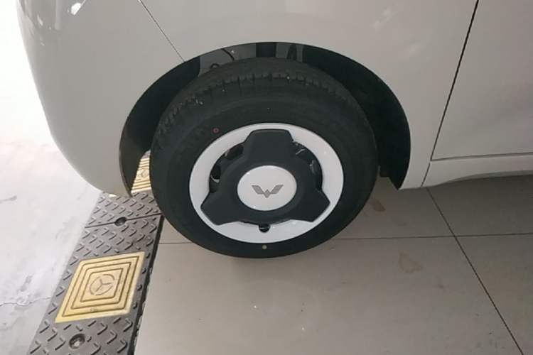 Used Wuling Hongguang MINIEV 2024 3rd Generation 215km Youth Edition Left Front Wheel Hub