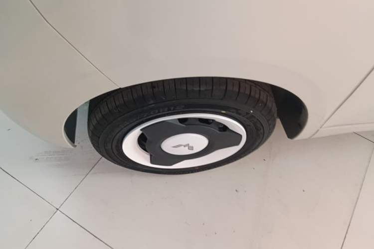 Used Wuling Hongguang MINIEV 2024 3rd Generation 215km Youth Edition Left Front Wheel Hub