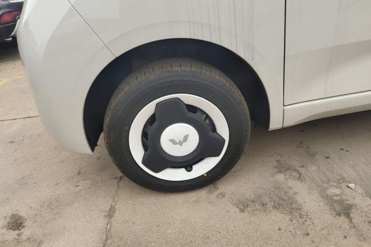 Used Wuling Hongguang MINIEV 2024 3rd Generation 215km Youth Edition Left Front Wheel Hub