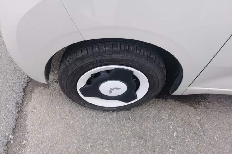 Used Wuling Hongguang MINIEV 2024 3rd Generation 215km Youth Edition Left Front Wheel Hub