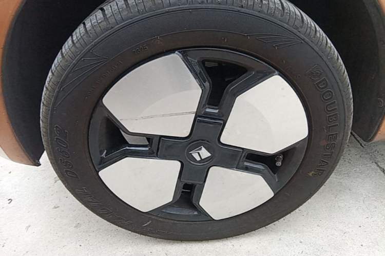 Used Wuling Hongguang MINIEV 2024 3rd Generation 215km Advanced Version Left Front Wheel Hub