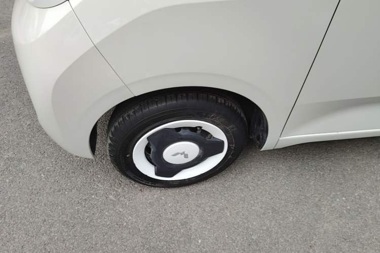 Used Wuling Hongguang MINIEV 2024 3rd Generation 215km Youth Edition Left Front Wheel Hub
