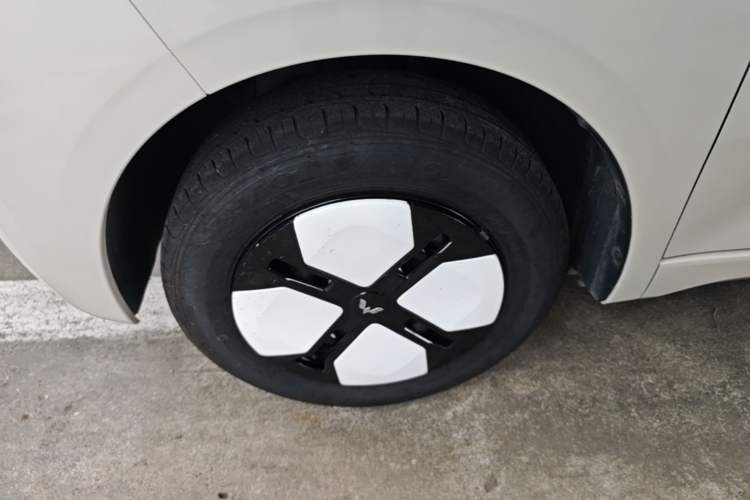 Used Wuling Hongguang MINIEV 2024 3rd Generation 215km Advanced Version Left Front Wheel Hub