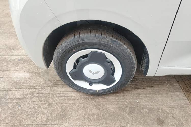 Used Wuling Hongguang MINIEV 2024 3rd Generation 215km Youth Edition Left Front Wheel Hub