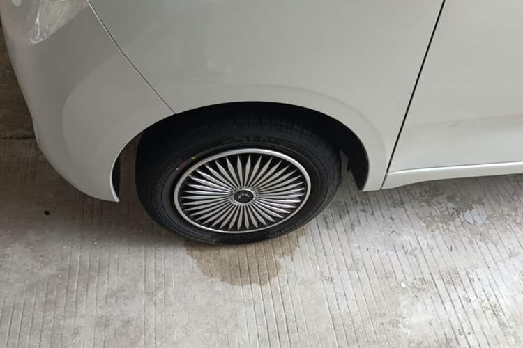Used Wuling Hongguang MINIEV 2024 3rd Generation 215km Youth Edition Left Front Wheel Hub