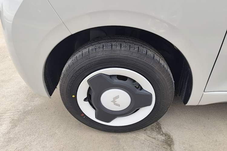 Used Wuling Hongguang MINIEV 2024 3rd Generation 215km Youth Edition Left Front Wheel Hub
