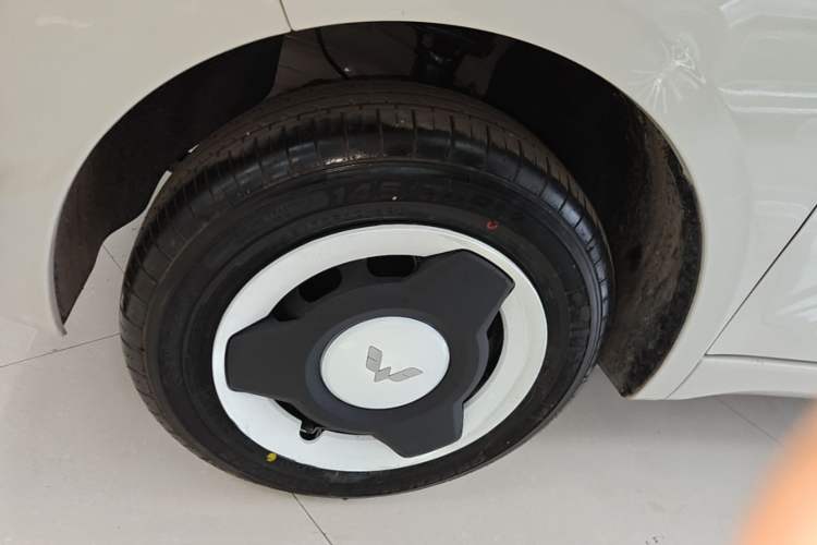 Used Wuling Hongguang MINIEV 2024 3rd Generation 215km Youth Edition Left Front Wheel Hub