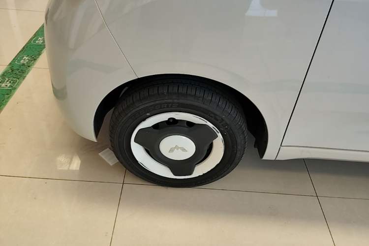 Used Wuling Hongguang MINIEV 2024 3rd Generation 215km Youth Edition Left Front Wheel Hub