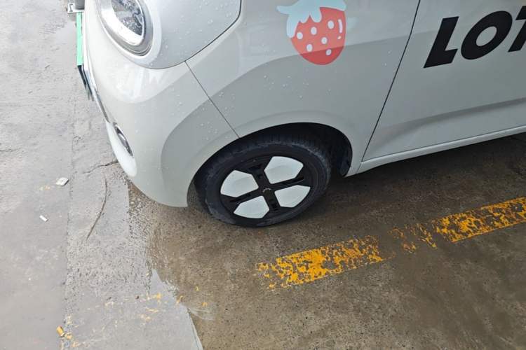 Used Wuling Hongguang MINIEV 2024 3rd Generation 215km Advanced Version Left Front Wheel Hub
