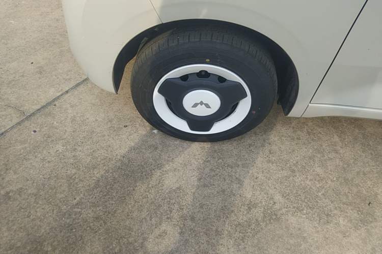 Used Wuling Hongguang MINIEV 2024 3rd Generation 215km Youth Edition Left Front Wheel Hub
