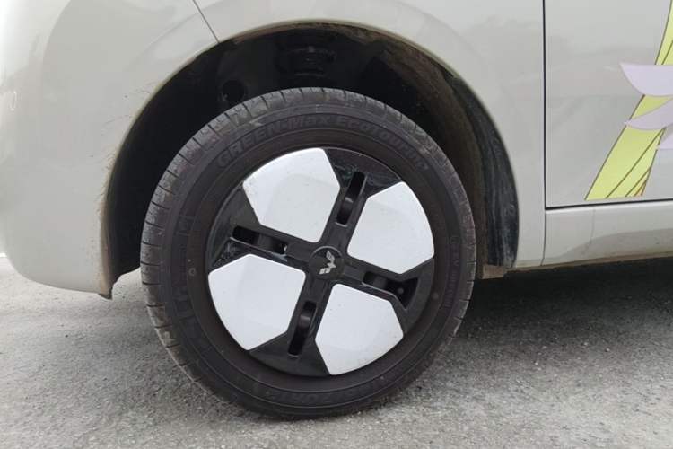 Used Wuling Hongguang MINIEV 2024 3rd Generation 215km Advanced Version Left Front Wheel Hub