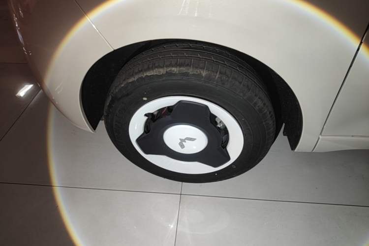 Used Wuling Hongguang MINIEV 2024 3rd Generation 215km Youth Edition Left Front Wheel Hub