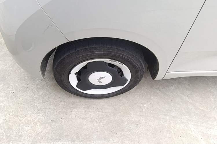 Used Wuling Hongguang MINIEV 2024 3rd Generation 215km Youth Edition Left Front Wheel Hub