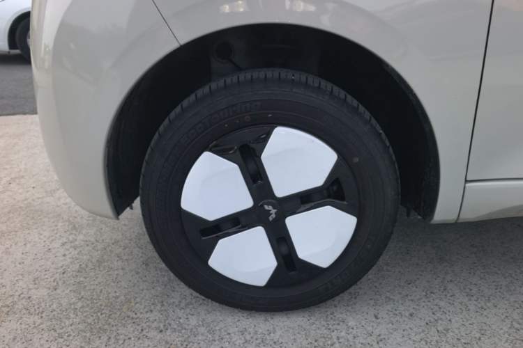 Used Wuling Hongguang MINIEV 2024 3rd Generation 215km Youth Edition Left Front Wheel Hub
