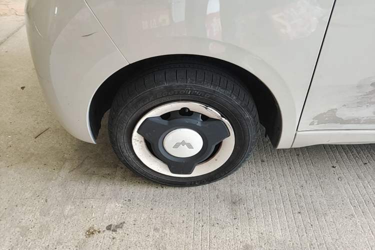 Used Wuling Hongguang MINIEV 2024 3rd Generation 215km Youth Edition Left Front Wheel Hub