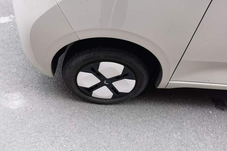 Used Wuling Hongguang MINIEV 2024 3rd Generation 215km Advanced Version Left Front Wheel Hub
