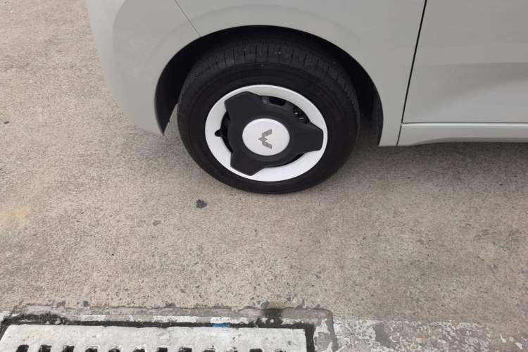 Used Wuling Hongguang MINIEV 2024 3rd Generation 215km Youth Edition Left Front Wheel Hub