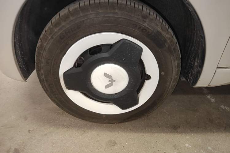 Used Wuling Hongguang MINIEV 2024 3rd Generation 215km Youth Edition Left Front Wheel Hub