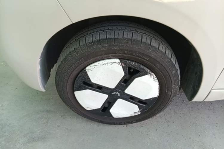 Used Wuling Hongguang MINIEV 2024 3rd Generation 215km Advanced Version Left Front Wheel Hub