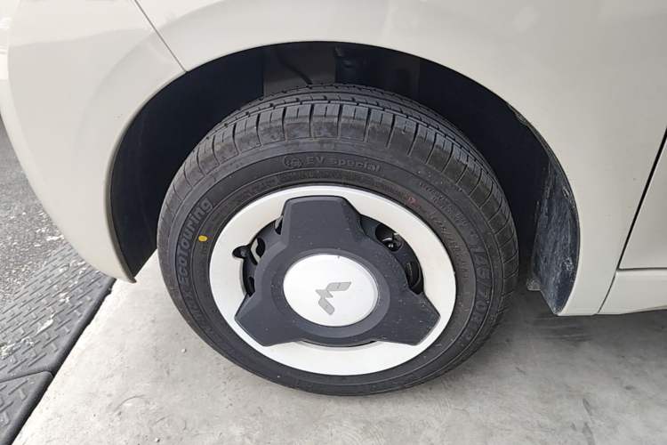 Used Wuling Hongguang MINIEV 2024 3rd Generation 215km Youth Edition Left Front Wheel Hub