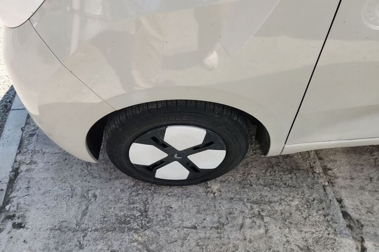 Used Wuling Hongguang MINIEV 2024 3rd Generation 215km Advanced Version Left Front Wheel Hub