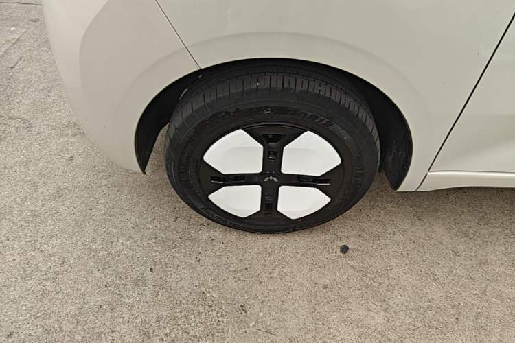 Used Wuling Hongguang MINIEV 2024 3rd Generation 215km Advanced Version Left Front Wheel Hub