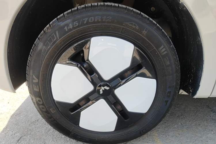 Used Wuling Hongguang MINIEV 2024 3rd Generation 215km Advanced Version Left Front Wheel Hub
