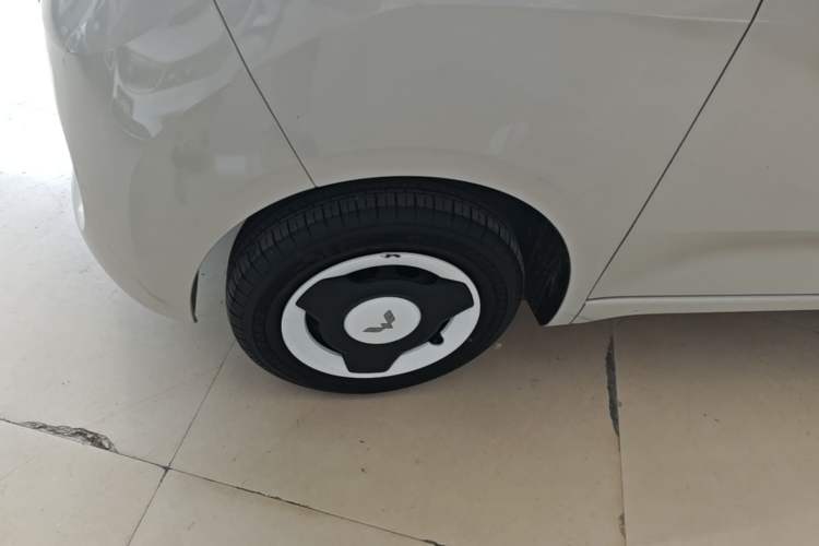 Used Wuling Hongguang MINIEV 2024 3rd Generation 215km Youth Edition Left Front Wheel Hub
