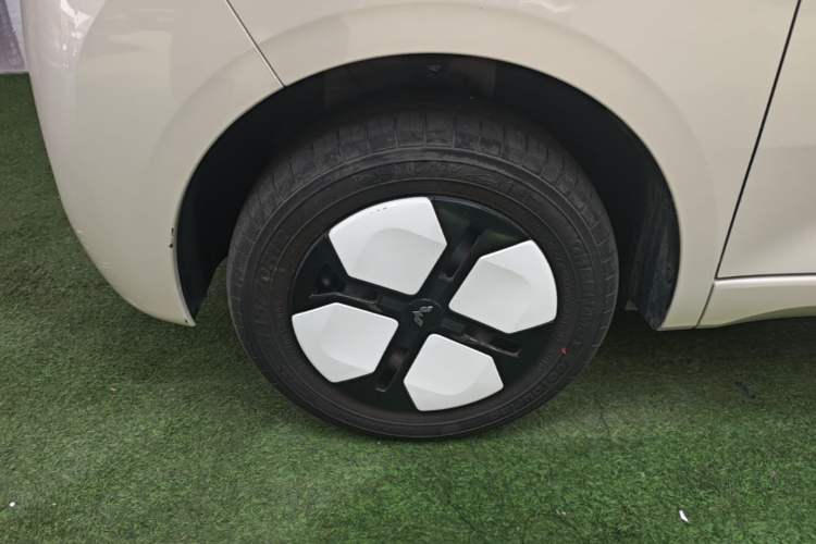 Used Wuling Hongguang MINIEV 2024 3rd Generation 215km Advanced Version Left Front Wheel Hub