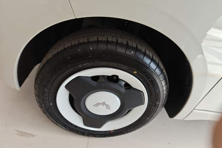 Used Wuling Hongguang MINIEV 2024 3rd Generation 215km Youth Edition Left Front Wheel Hub
