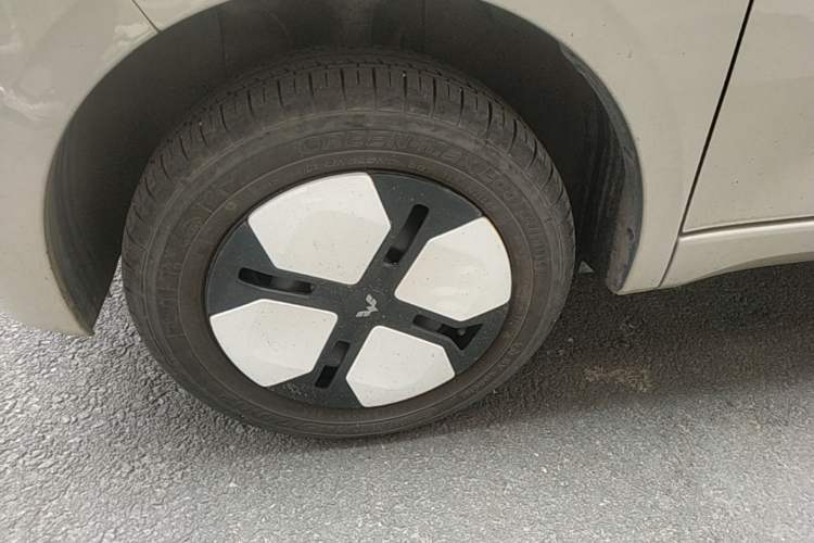Used Wuling Hongguang MINIEV 2024 3rd Generation 215km Advanced Version Left Front Wheel Hub