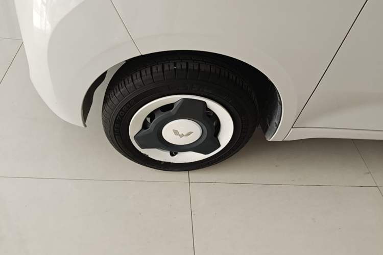 Used Wuling Hongguang MINIEV 2024 3rd Generation 215km Youth Edition Left Front Wheel Hub