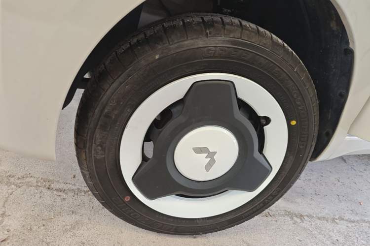 Used Wuling Hongguang MINIEV 2024 3rd Generation 215km Youth Edition Left Front Wheel Hub