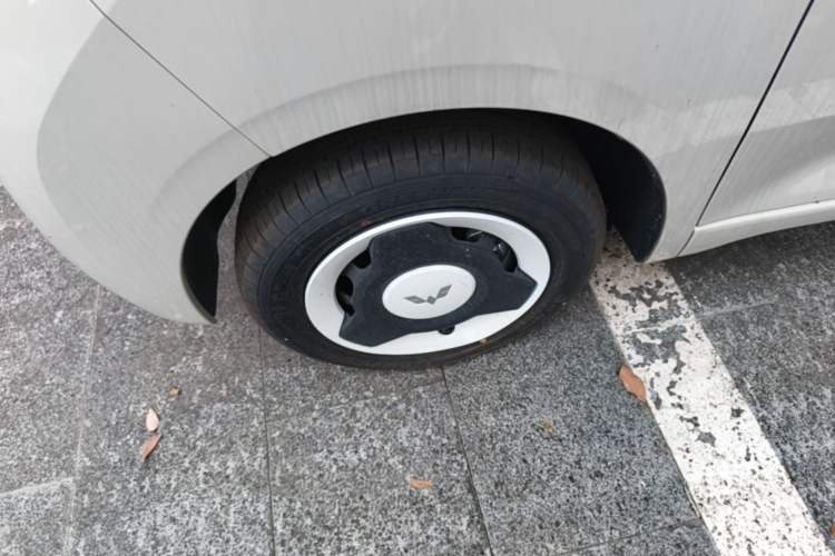 Used Wuling Hongguang MINIEV 2024 3rd Generation 215km Youth Edition Left Front Wheel Hub