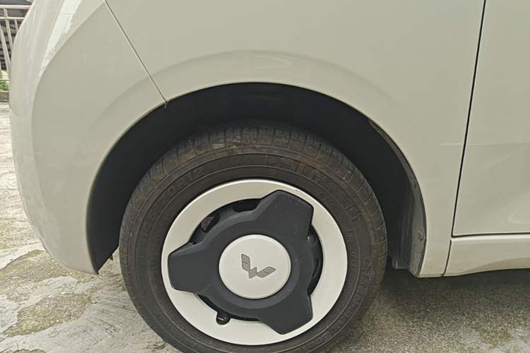 Used Wuling Hongguang MINIEV 2024 3rd Generation 215km Youth Edition Left Front Wheel Hub