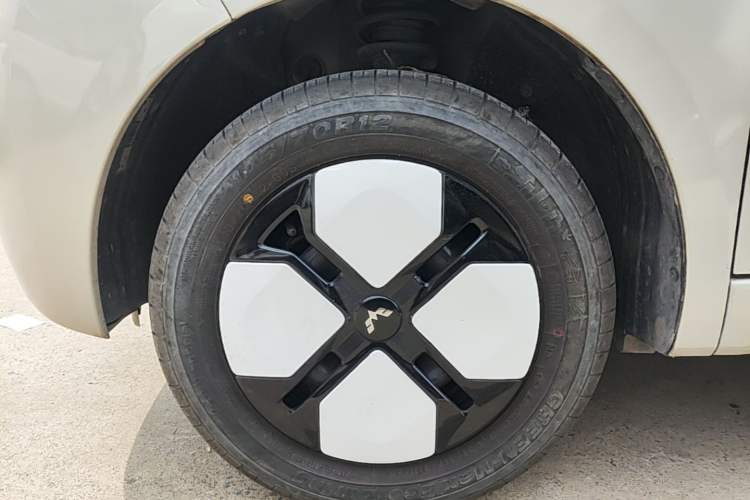 Used Wuling Hongguang MINIEV 2024 3rd Generation 215km Advanced Version Left Front Wheel Hub
