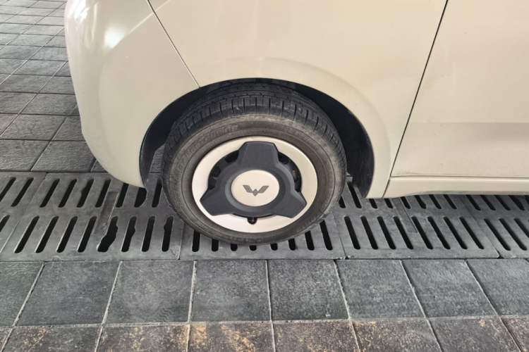 Used Wuling Hongguang MINIEV 2024 3rd Generation 215km Advanced Version Left Front Wheel Hub