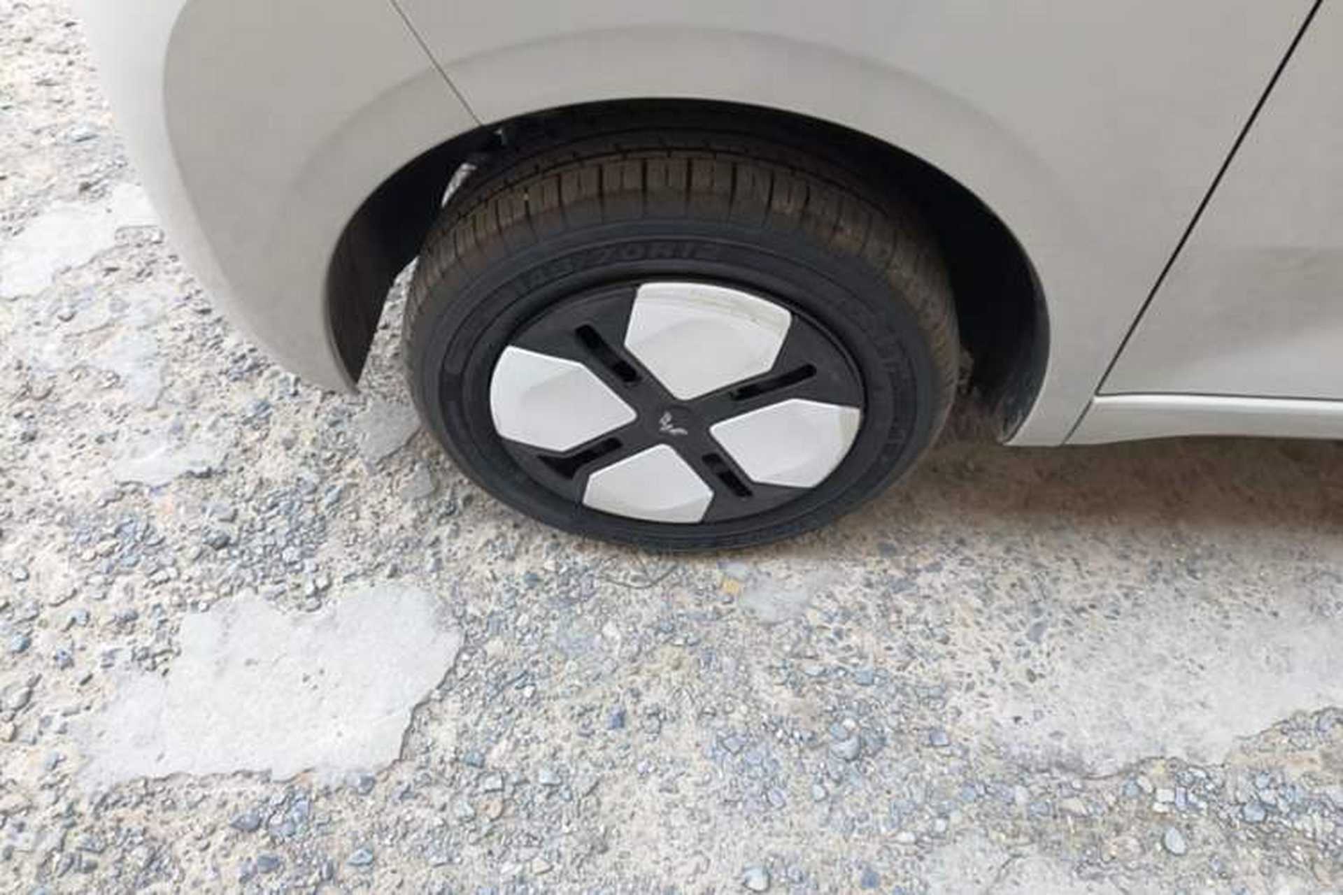 Used Wuling Hongguang MINIEV 2024 3rd Generation 215km Advanced Version Left Front Wheel Hub