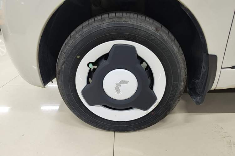 Used Wuling Hongguang MINIEV 2024 3rd Generation 215km Youth Edition Left Front Wheel Hub