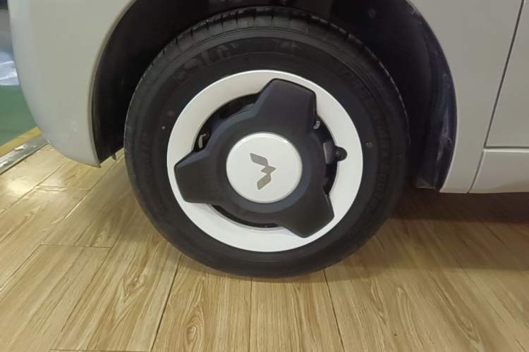 Used Wuling Hongguang MINIEV 2024 3rd Generation 215km Youth Edition Left Front Wheel Hub