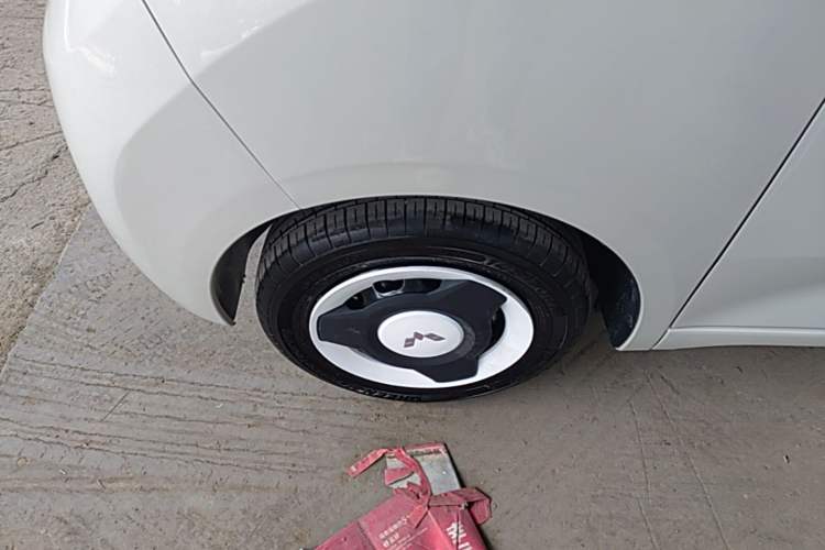 Used Wuling Hongguang MINIEV 2024 3rd Generation 215km Youth Edition Left Front Wheel Hub