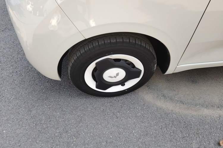 Used Wuling Hongguang MINIEV 2024 3rd Generation 215km Youth Edition Left Front Wheel Hub