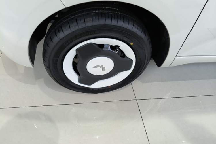 Used Wuling Hongguang MINIEV 2024 3rd Generation 215km Youth Edition Left Front Wheel Hub