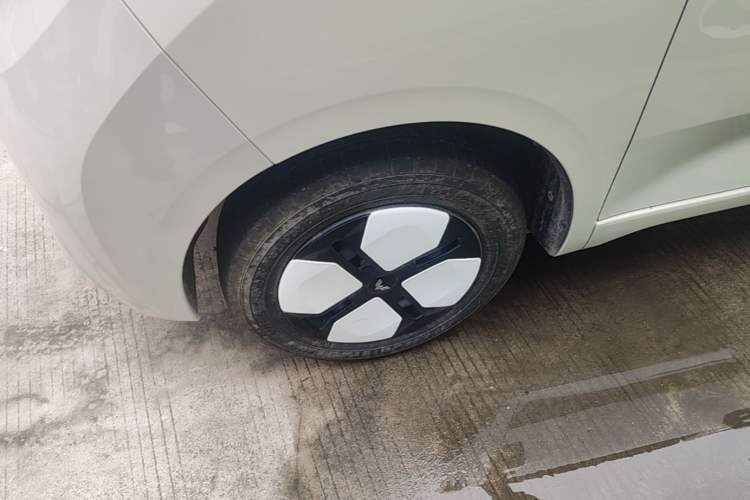 Used Wuling Hongguang MINIEV 2024 3rd Generation 215km Advanced Version Left Front Wheel Hub